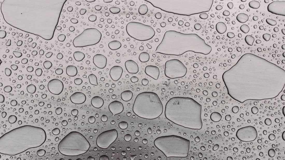 Réveiller l’éclat naturel : une peau plus vive grâce au brossage à sec - Outer Society.